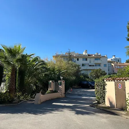 - 40 M2 * Saint-Tropez
