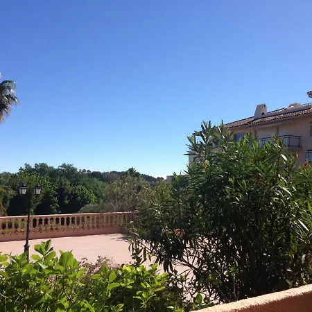 - 40 M2 Saint-Tropez