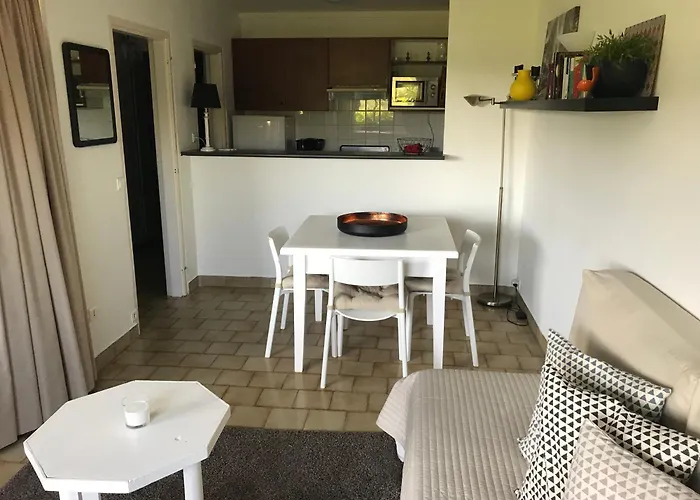 - 40 M2 * Saint-Tropez