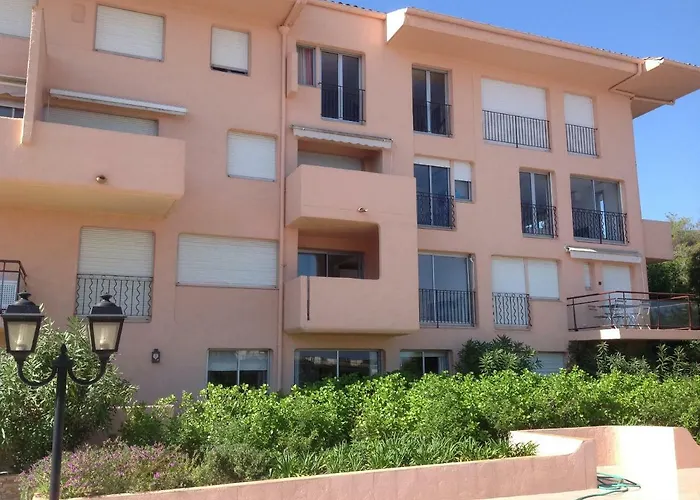- 40 M2 * Saint-Tropez